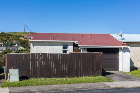 Photo of property in 2a Colchester Crescent, Newlands, Wellington, 6037