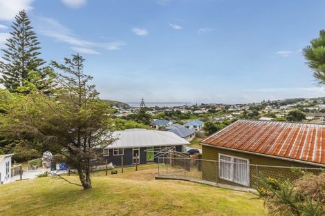 Photo of property in 11 The Spinney, Titahi Bay, Porirua, 5022