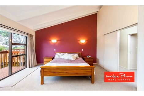 Photo of property in 7 Pokapu Street, Titirangi, Auckland, 0600