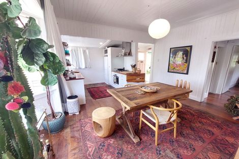 Photo of property in 20 Mcfarlane Street, Oakura, 4314