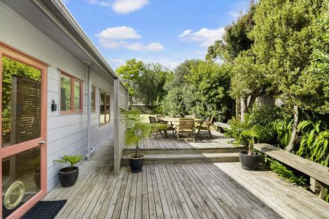 Photo of property in 39a Pohutukawa Avenue, Red Beach, 0932