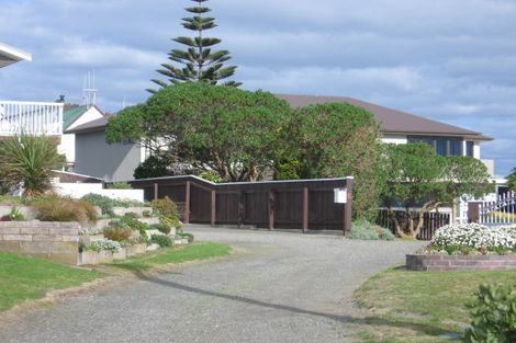 Photo of property in 6 Rosvall Place, Foxton Beach, Foxton, 4815
