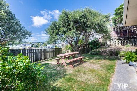 Photo of property in 18 Jane Grove, Paparangi, Wellington, 6037