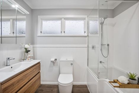 Photo of property in 58 Eskdale Road, Birkdale, Auckland, 0626