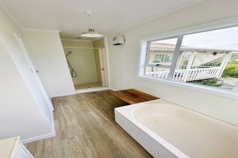 Photo of property in 530 Beach Road, Murrays Bay, Auckland, 0630