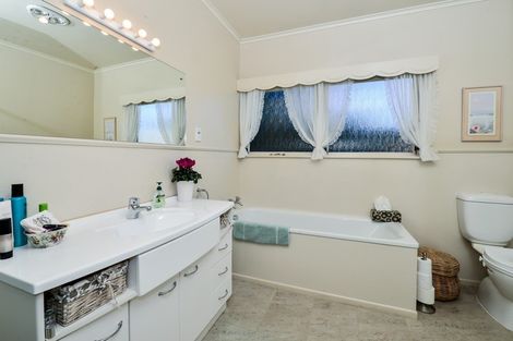 Photo of property in 6 Dalethorpe Avenue, Fairfield, Hamilton, 3214