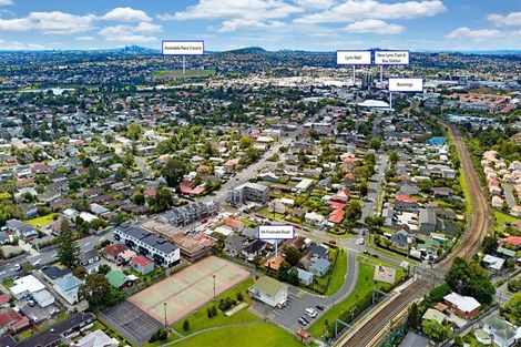 Photo of property in 9a Fruitvale Road, New Lynn, Auckland, 0600
