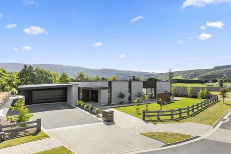 Photo of property in 10 Rodeo Place, Outram, 9019