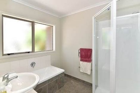 Photo of property in 5 Seamount Drive, Red Beach, 0932