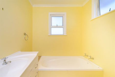 Photo of property in 42 Pitama Road, Awapuni, Palmerston North, 4412