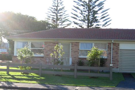 Photo of property in 4/19 Moana Avenue, Orewa, 0931