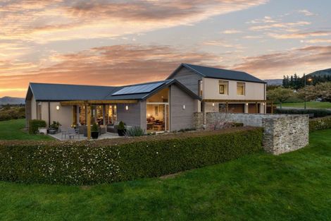 Photo of property in 1 Elderberry Crescent, Wanaka, 9305