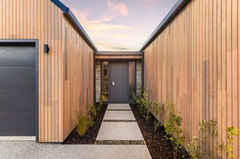 Photo of property in 18 Taurus Lane, Jacks Point, 9371