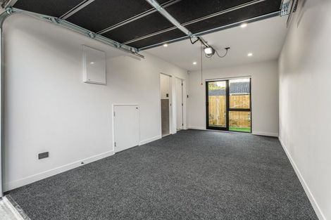 Photo of property in 98e Royal Road, Massey, Auckland, 0614