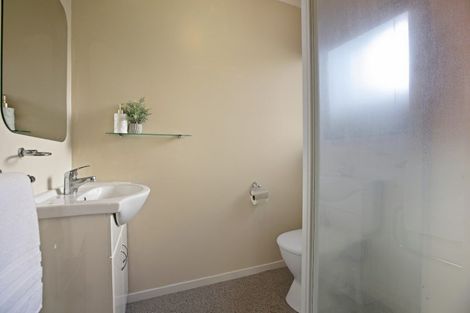 Photo of property in 5 Kawaroa Close, New Plymouth, 4310