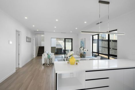 Photo of property in 52 Whakairo Crescent, Gulf Harbour, 0930
