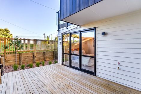 Photo of property in 858c East Coast Road, Northcross, Auckland, 0630