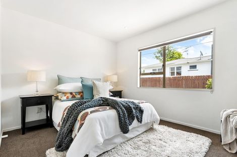 Photo of property in 9 Rewarewa Road, Te Atatu Peninsula, Auckland, 0610