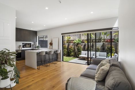 Photo of property in 21d Chippendale Crescent, Birkdale, Auckland, 0626