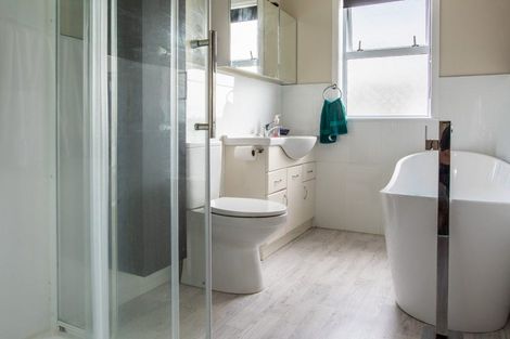 Photo of property in 37 Fox Street, Woodville, 4920