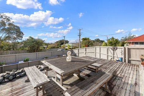 Photo of property in 29 Lyndhurst Road, Te Atatu South, Auckland, 0610