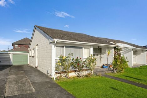 Photo of property in 15-16 Amberley Grove, Hutt Central, Lower Hutt, 5010
