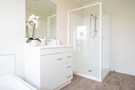 Photo of property in 21 Faringdon Boulevard, Rolleston, 7615