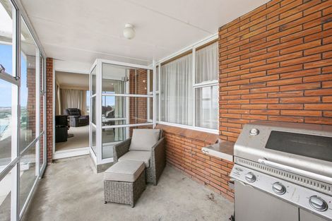 Photo of property in 11 Findlay Street, Moturoa, New Plymouth, 4310