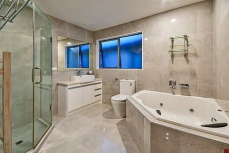 Photo of property in 17 Drumbuoy Drive, Flat Bush, Auckland, 2019