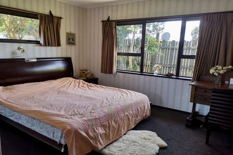 Photo of property in 3 Booralee Avenue, Botany Downs, Auckland, 2010
