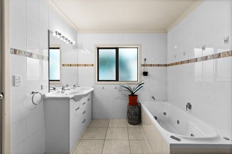 Photo of property in 28a Howard Road, Taradale, Napier, 4112