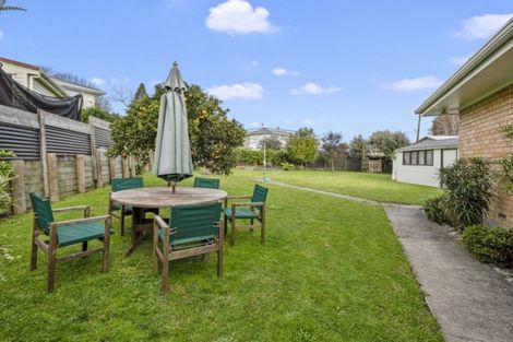 Photo of property in 30 Lee Street, Te Puke, 3119