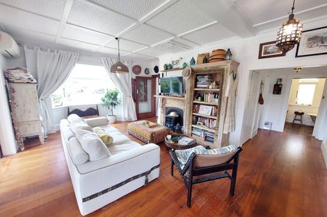 Photo of property in 20 Mcfarlane Street, Oakura, 4314