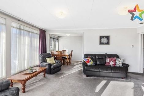 Photo of property in 5 Bird Grove, Stokes Valley, Lower Hutt, 5019