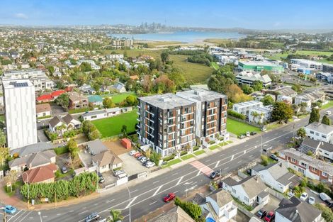 Photo of property in Frank Sargeson Apts, 202/74 Anzac Street, Takapuna, Auckland, 0622