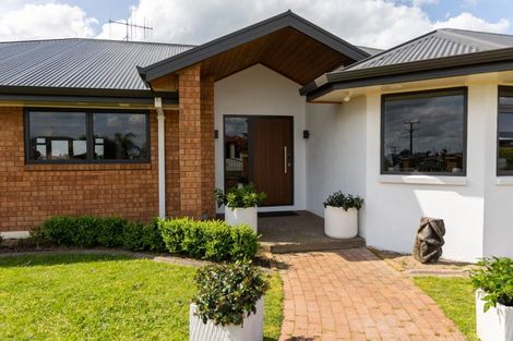 Photo of property in 115 Rototuna Road, Rototuna, Hamilton, 3210