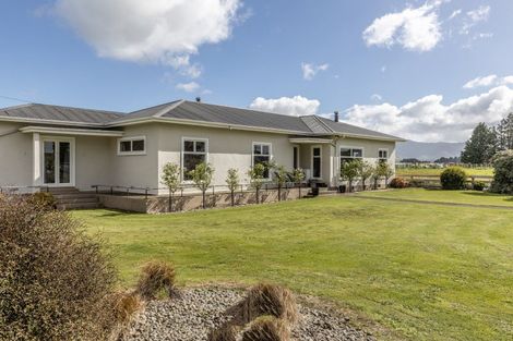 Photo of property in 71 Laws Road, Dannevirke, 4972