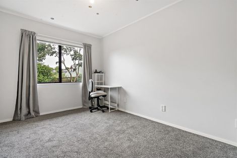 Photo of property in 8 Skybird Place, Glen Eden, Auckland, 0602