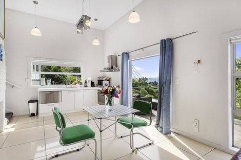 Photo of property in 27 Garden Road, Northland, Wellington, 6012