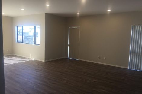 Photo of property in 1 Kakabeak Way, Takanini, 2110