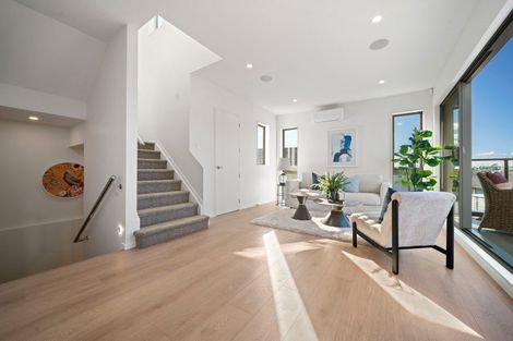 Photo of property in 1d Clematis Avenue, Murrays Bay, Auckland, 0630