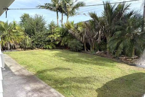 Photo of property in 44 Beach Road, Te Atatu Peninsula, Auckland, 0610