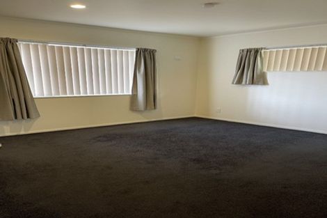 Photo of property in 34 Ginders Drive, Massey, Auckland, 0614
