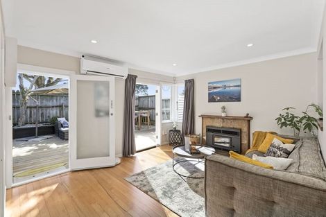 Photo of property in 1/31 Verran Road, Birkenhead, Auckland, 0626