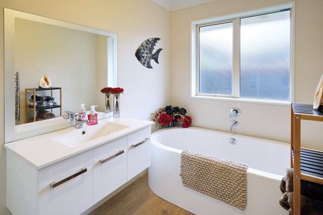 Photo of property in 11 Franklin Drive, Rangiora, 7400