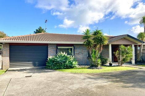 Photo of property in 2/76 Frank Nobilo Drive, Golflands, Auckland, 2013