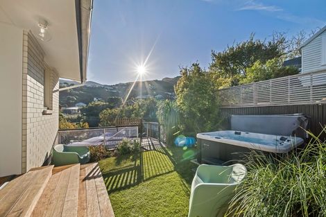 Photo of property in 5 Cornwall Road, Lyttelton, 8082