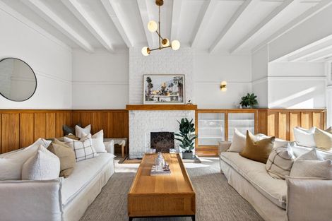 Photo of property in 60 Milton Road, Bluff Hill, Napier, 4110