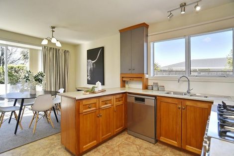 Photo of property in 5 Hannah Place, Redwood, Christchurch, 8051