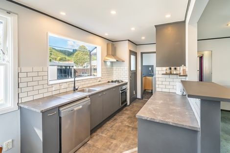 Photo of property in 27 Mountbatten Grove, Clouston Park, Upper Hutt, 5018